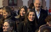 Letizia reúne-se com as filhas e o Rei Felipe para a Páscoa.
