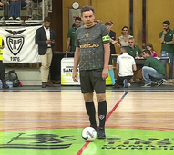 Luís Montenegro 'estrela' em jogo solidário em Santo Tirso e com a braçadeira de capitão