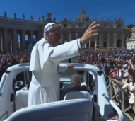 Papa Leão XIV celebra Páscoa no Vaticano perante milhares de fiéis na Praça de São Pedro 