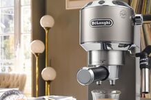 Máquina de café DeLonghi: alternativa económica para a essência do café