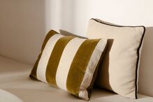 Almofadas decorativas renovam qualquer espaço sem investimento avultado.
