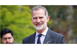 Como Felipe VI se tornou no monarca mais bem-vestido da realeza europeia e redefiniu a elegância da moda masculina contemporânea