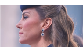 Sem William, Kate Middleton mostra o seu lado mais sério em celebração em Londres