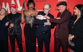Da ficção para a passadeira vermelha: o convidado inesperado que conquistou o elenco de 'Animal Farm'