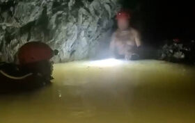 O momento em que mineiro é encontrado vivo após estar preso em mina inundada no México durante duas semanas