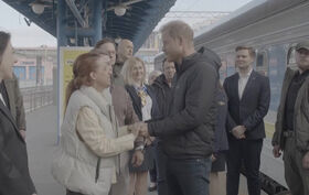 Da Califórnia para a guerra: a visita surpresa do príncipe Harry à Ucrânia