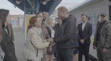 Da Califórnia para a guerra: a visita surpresa do príncipe Harry à Ucrânia