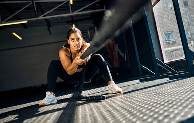 Hyrox, treino em tendência, combina cardio e musculação para resultados consistentes