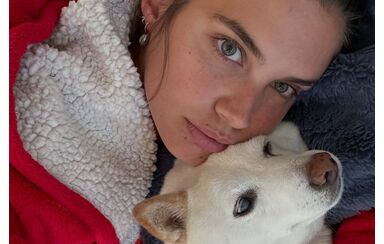 Sara Sampaio com a cadela, Kyta