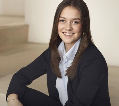 Princesa Isabella da Dinamarca, de 18 anos, segue o exemplo da princesa Leonor de Espanha
