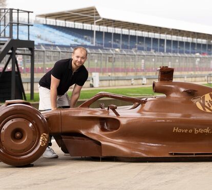 O roubo mais doce do século: ladrões desaparecem com 12 toneladas de KitKat e a notícia viraliza. Marcas brincam e Nestlé já fatura com a crise