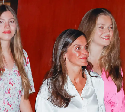 Noite de diversão! Letizia apanhada com as filhas no concerto de Rosalía em Madrid