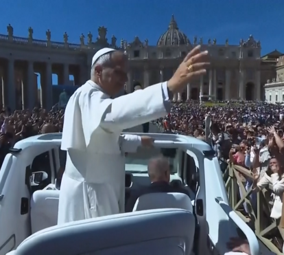 Papa Leão XIV celebra Páscoa no Vaticano perante milhares de fiéis na Praça de São Pedro 