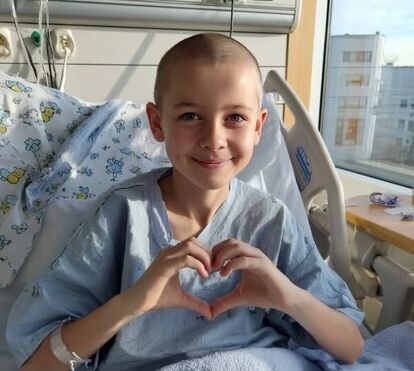 Antes de morrer com cancro, menino escreve carta de despedida e deixa milhões de pessoas emocionadas