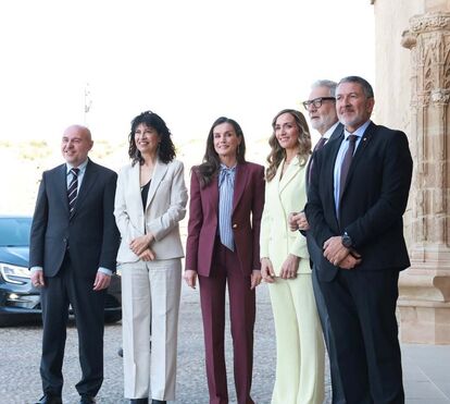 O look sofisticado da rainha Letizia em visita à Catalunha