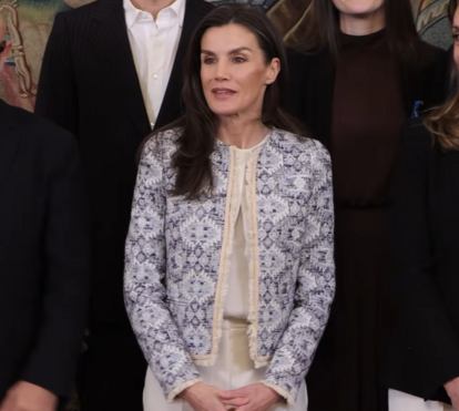 Letizia usa jaqueta étnica da Mango em dia preenchido no Palácio da Zarzuela