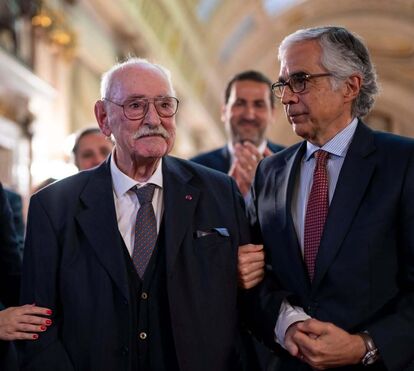 Aos 99 anos, Ruy de Carvalho recebe Voto de Saudação na Assembleia da República