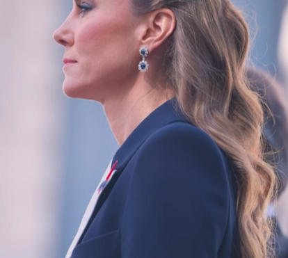 Sem William, Kate Middleton mostra o seu lado mais sério em celebração em Londres