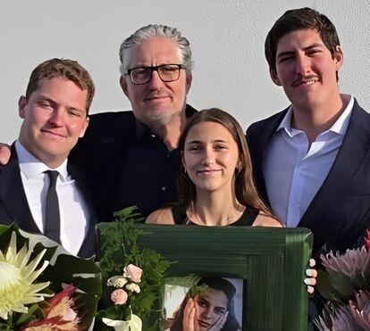 A dor de seguir em frente sem Lídia! Tim Vieira amparado pelos filhos depois de perder o grande amor da sua vida