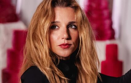 Inês Herédia denuncia tentativa de 'conversão' e leva caso ao Parlamento