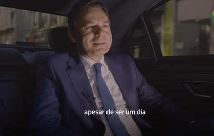 Luís Montenegro sem cinto de segurança