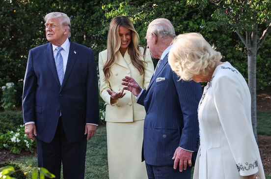 Carlos e Camilla com Donald Trump e Melania Trump nos EUA