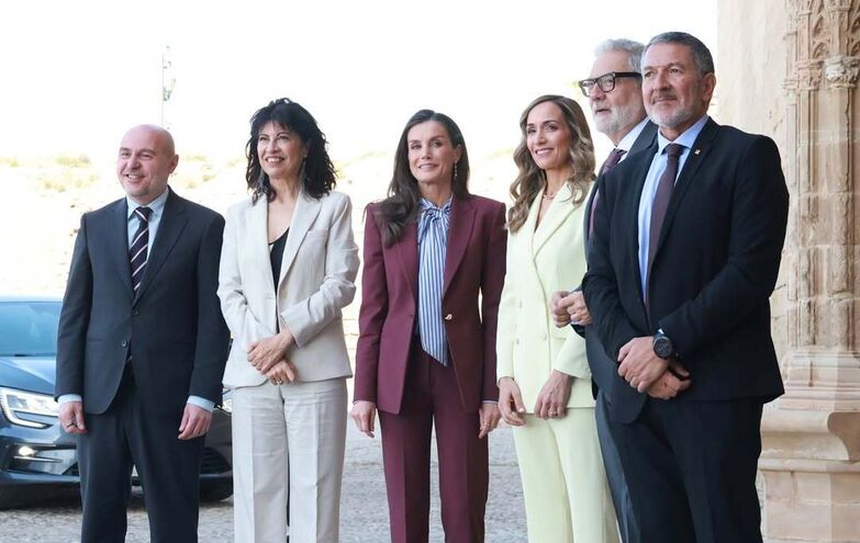 O look sofisticado da rainha Letizia em visita à Catalunha