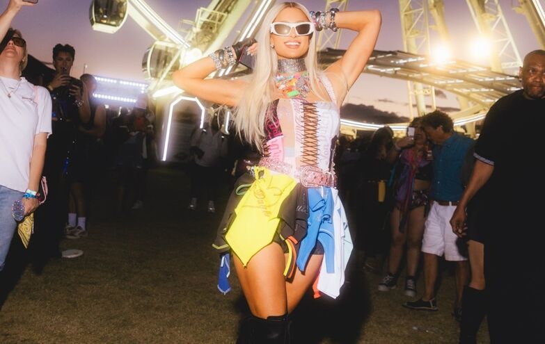 Transparências, brilho e ousadia: Os melhores (e piores) looks das celebridades no Coachella