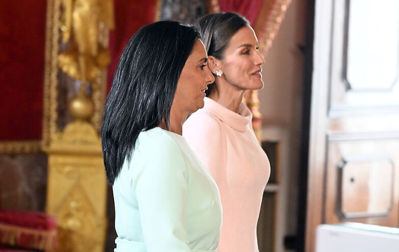 Rainha Letizia e a primeira-dama de Portugal escolheram vestidos de tons pastel para o primeiro encontro oficial