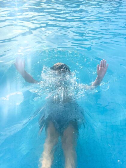 Maria Cerqueira Gomes aproveita a Páscoa no calor da Bahia com o filho.
