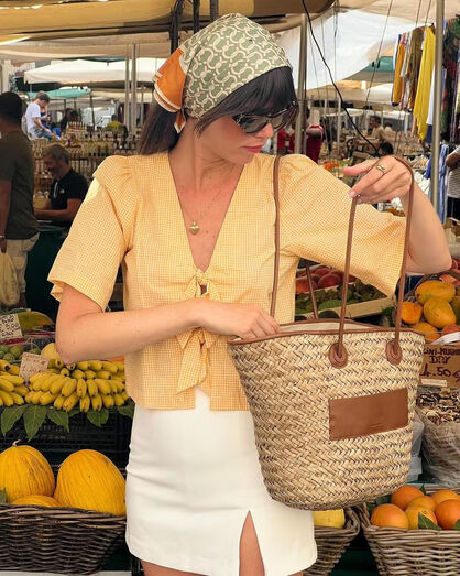 Tendências de moda: padrões, cores vibrantes e peças frescas para o verão.
