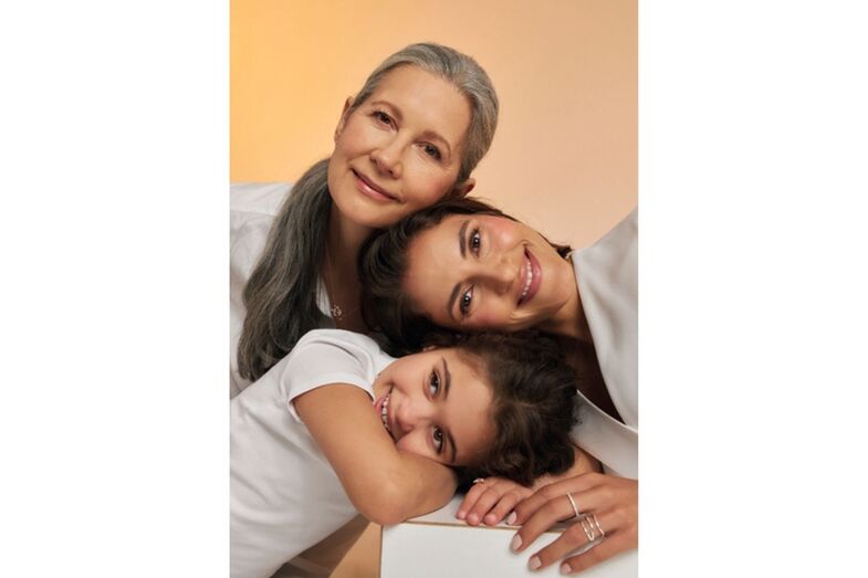 Celebração do Dia da Mãe com Bijou Brigitte: amor em família e presentes brilhantes