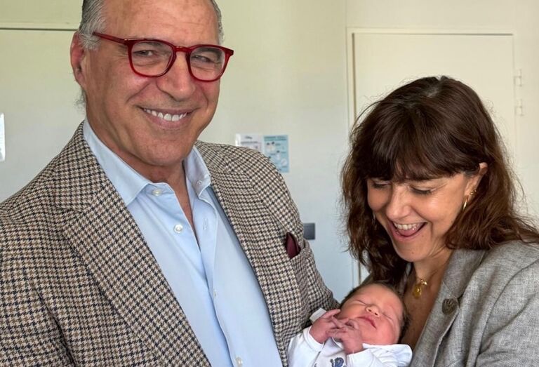 Rodrigo Guedes de Carvalho celebra chegada de novo membro da família.
