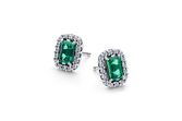 Brincos Pandora com esmeraldas e detalhes em prata da coleção Emerald Green 2026