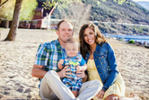 Kouri Richins com o marido, Eric Richins, e o filho
