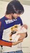 Cláudio Ramos com a filha, Leonor, em maio de 2004