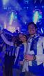 Hugo Montenegro festeja título do FC Porto com namorada, nas ruas do Porto