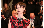 Kristen Stewart em Chanel na estreia de "Full Phil"