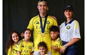 Cristiano Ronaldo e Georgina Rodríguez com quatro dos filhos