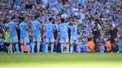 Bernardo Silva sai em lágrimas, com ovação no jogo entre o Manchester City e o Aston Villa