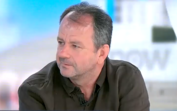"Abracei-o como se fosse um filho meu": Alexandre Quintas recorda momento em que resgatou as crianças abandonadas