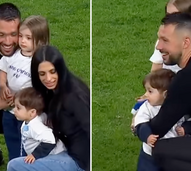 Francesco Farioli celebra título com família no relvado do Dragão