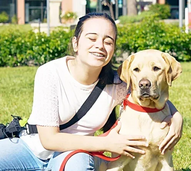 Aos 14 anos, Gabriela recebe o primeiro cão-guia atribuído a uma jovem menor no país