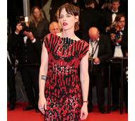 Kristen Stewart em Chanel na estreia de "Full Phil"