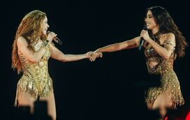 Um show do outro mundo! Shakira canta perante 2 milhões de pessoas no Rio e junta estrelas em palco