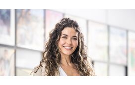 Carinho no coração, milhares na conta bancária! Os dias felizes de Sara Barradas com carteira recheada. Descubra o novo ordenado chorudo da atriz