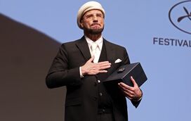 As lágrimas de John Travolta. Ator chora ao ser agraciado com prémio no Festival de Cannes