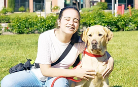 Fez-se História em Portugal. Gabriela, de 14 anos, recebe o primeiro cão-guia atribuído a um menor 
