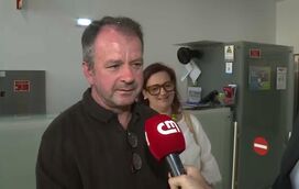 Padeiro que salvou irmãos abandonados emociona-se ao ser distinguido como 'Herói CM'