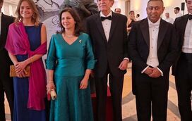 D. Duarte Pio reaparece finalmente ao lado da família em cerimónia do Sheikh Aliur Rahman, no Mosteiro de Alcobaça